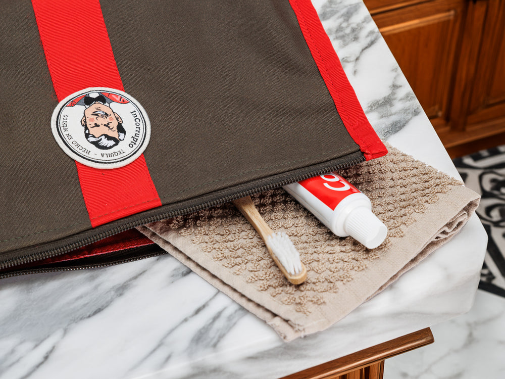 InCorrupto Toiletry Bag