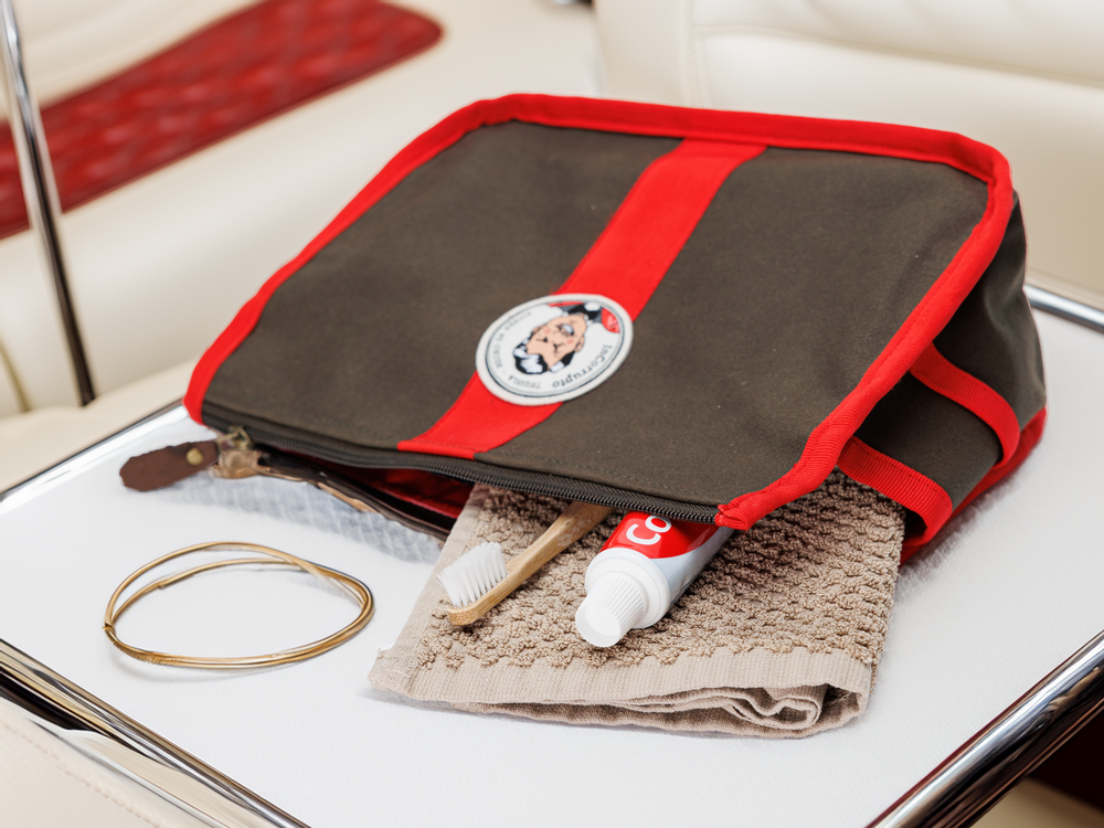 InCorrupto Toiletry Bag
